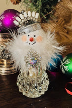 Load image into Gallery viewer, Snow People
