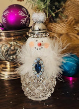 Load image into Gallery viewer, Snow People
