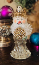 Load image into Gallery viewer, Snow People
